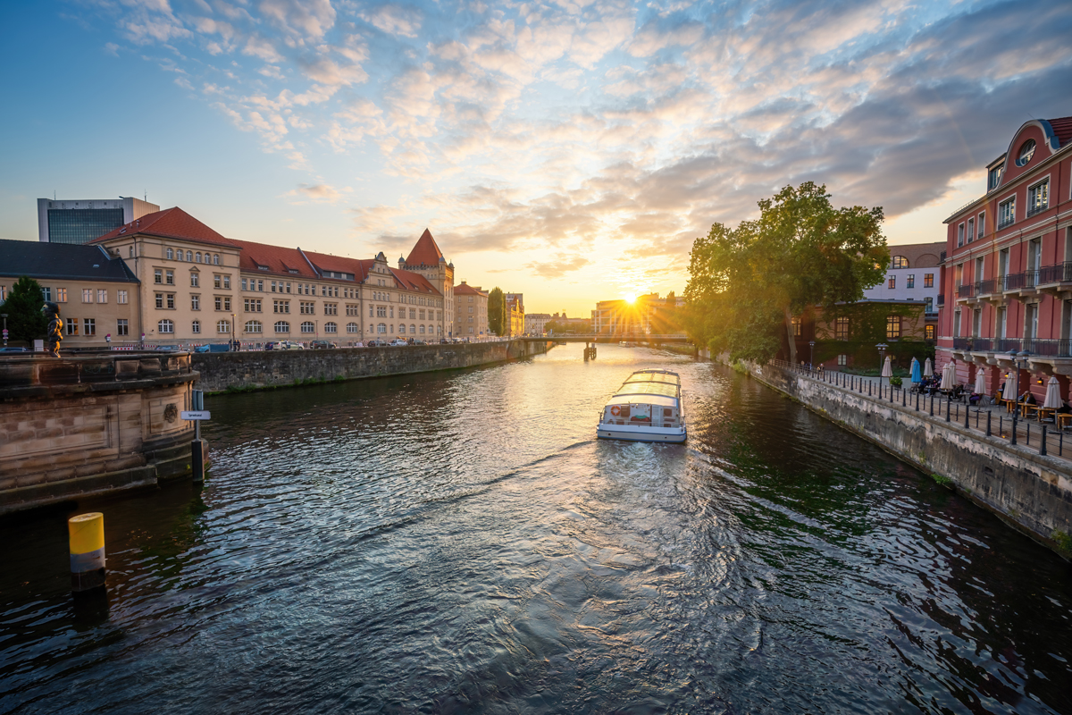 Sejltur på floden Spree i Berlin